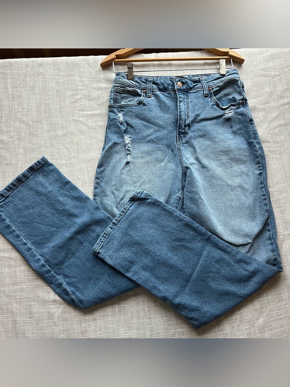 BCBG Skater Straight  Light Blue Distressed Relaxed Jeans